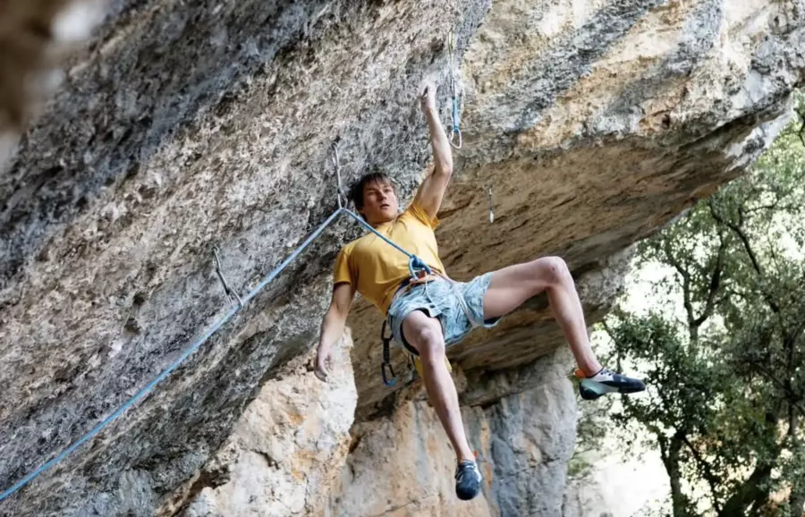Le Joncas: Alex Megos klettert Nadesdja (8c+) onsight