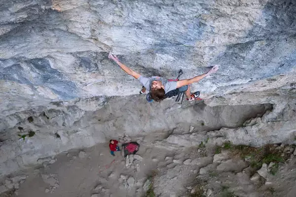Pepa &Scaron;inde klettert Affinit&agrave; elettive (9a+)  