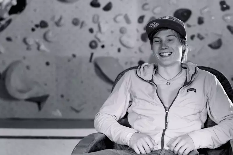 Alex Megos klettert Upgrade U (8C) FA in Frankenjura [Video]